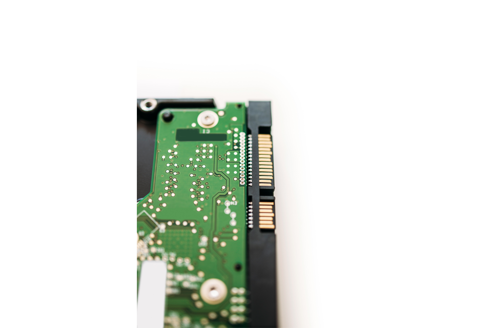 Hard disk drive and SATA connection